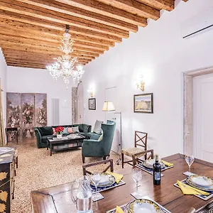 Apartment Ca' San Beneto Completely Refurbished In A Fabulously Area